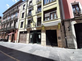 Lloguer Local Comercial  Calle sierra pambley 8 bajo 24003 leon. Local acondicionado junto calle ancha y catedral
