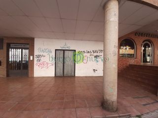 Geschäftsraum  Calle gonzalez de lama 2 24007 leon. Local en venta en la palomera