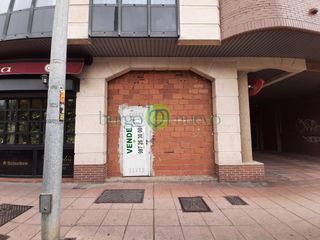 Local Comercial  Calle santos olivera 28 bajo 24005 leon. Local en venta junto al corte ingles