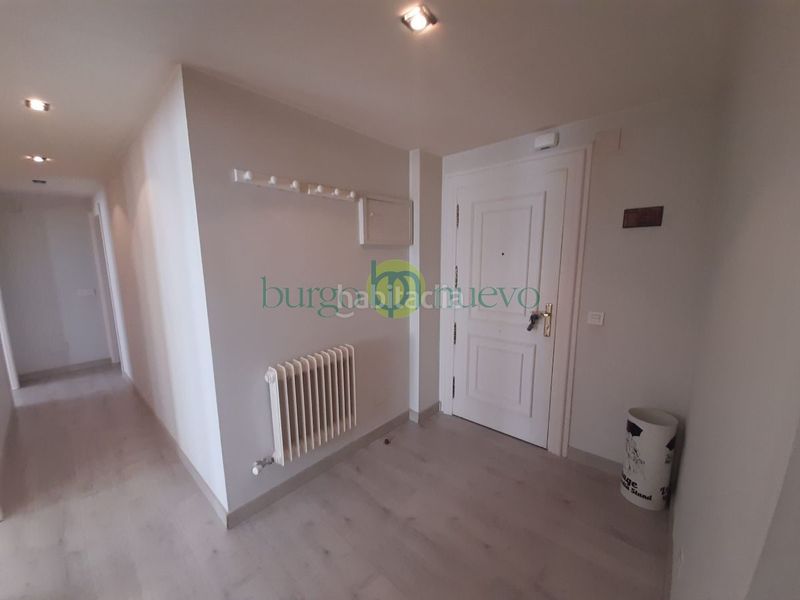 Foto 0be64e27-f8a2-49e1-8d6f-16bc72a68f2b. Lloguer pis amb calefacció aparcament a Crucero León