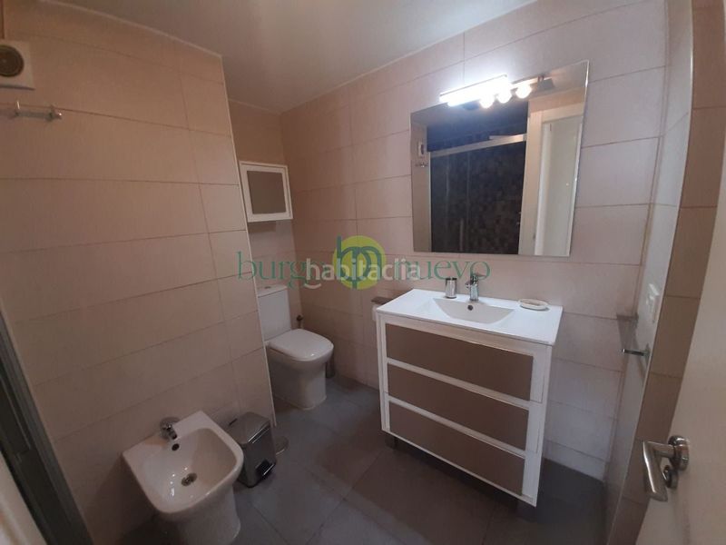 Foto 22ec9e98-6f5c-4ef1-96a8-3d397c897bfe. Lloguer pis amb calefacció aparcament a Crucero León