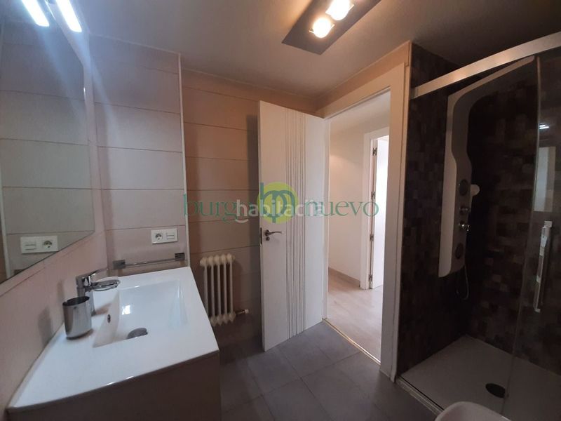 Foto 3283e877-1cba-4a24-ba2c-26b6c2d6f3cf. Lloguer pis amb calefacció aparcament a Crucero León