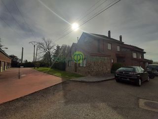 Doppelhaus  Carretera santander (villarrodrigo de las regueras). Pareado a escasos minutos del centro de león