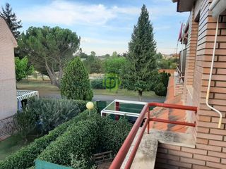 Reihenhaus  Guadalquivir. Chalet a 5 minutos de león, con gran frecuencia de transporte pú