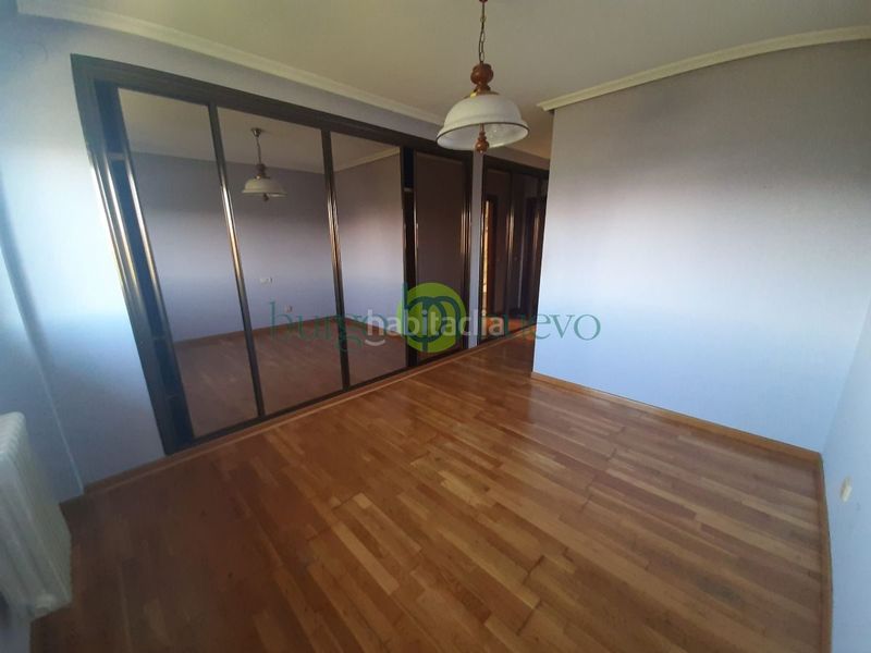 Foto 6ca47404-e4d5-42d8-86fe-0736918aeab9. Flat with heating parking in El Soto León