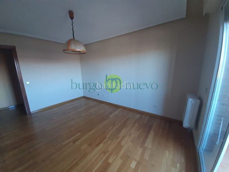 Foto b31e2f0c-bbff-4ee8-88fd-526d6e56a594. Flat with heating parking in El Soto León