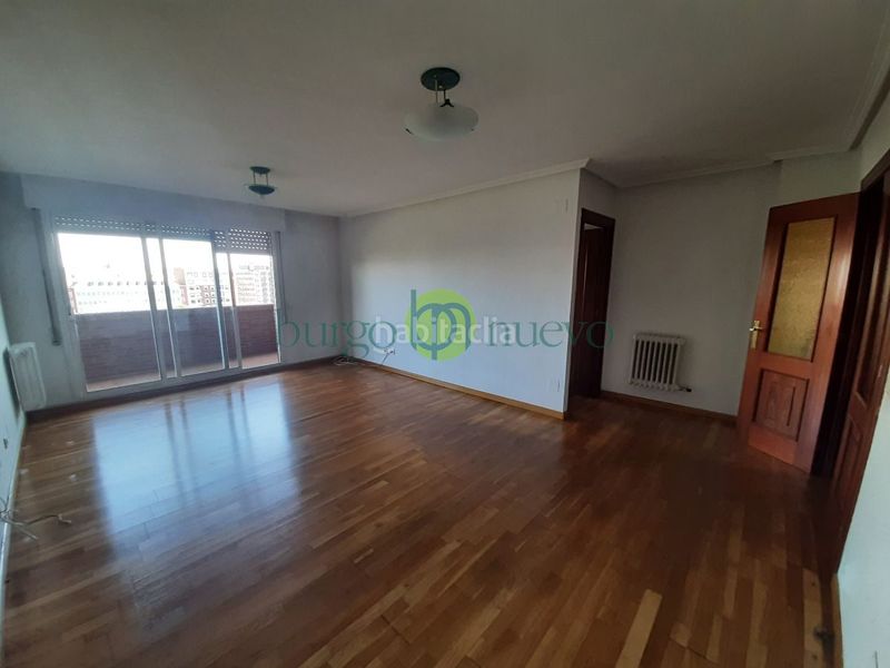 Foto ba7e5bc3-9c82-4a91-939e-b0b5e312593b. Flat with heating parking in El Soto León