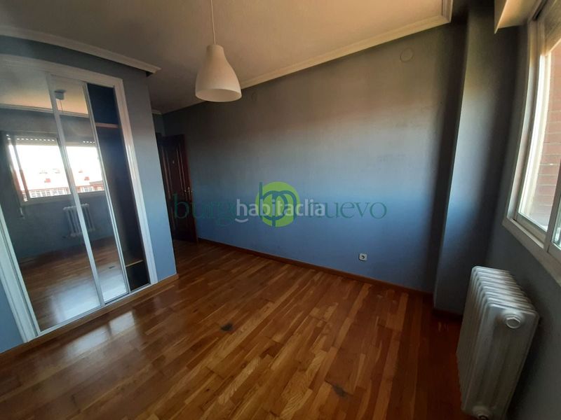 Foto c3a5f945-cd76-4b02-a97b-9ff59d6c1234. Flat with heating parking in El Soto León