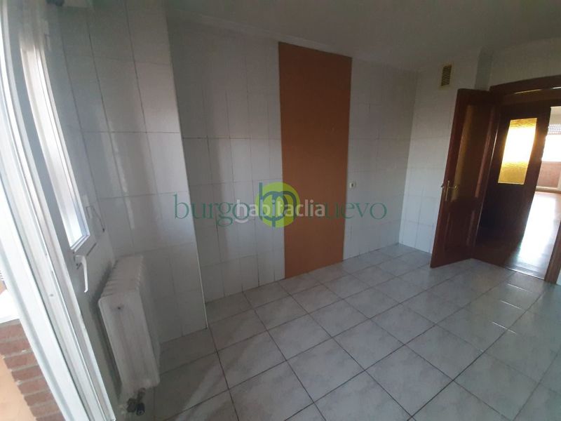 Foto e43007c0-fcb5-4d00-a094-c4785c5bbf5d. Flat with heating parking in El Soto León