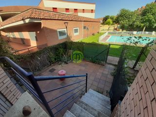 Lloguer Casa  Calle guadalquivir. Alquiler de chalet adosado en zona residencial. distribuido en 4