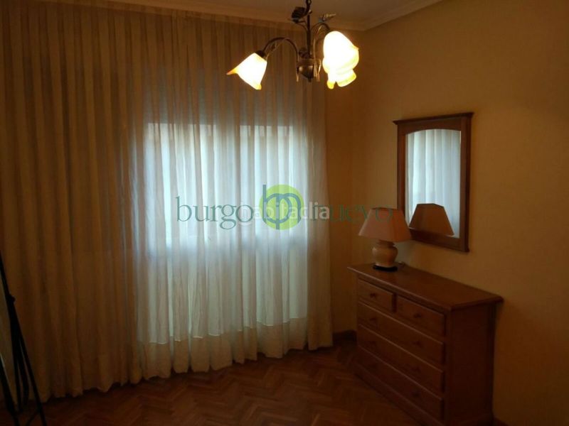 Foto 73292667-dc7b-467f-aa0d-36eede460fd6. Miete appartement mit heizung parking in San Claudio - La Chantría León