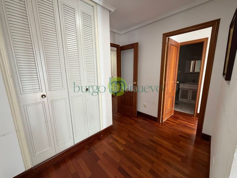 Foto d59869f7-bc5e-4e03-8520-cb87382f4cb6. Appartamento con riscaldamento parcheggio in San Claudio - La Chantría León