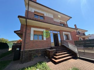 Miete Chalet  Calle monte san isidro. Amplio chalet con parcela y aerotermia en carbajal de la legua