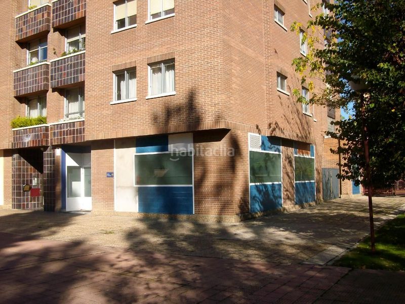 Foto 18cb246e-132f-4096-b5b2-60239b84d253. Oficina en calle 15 local comercial de 216 m² construidos en alquiler con posibilidad de división en dos locales.
1 local de aproximadamente 60m²y ot en Valladolid