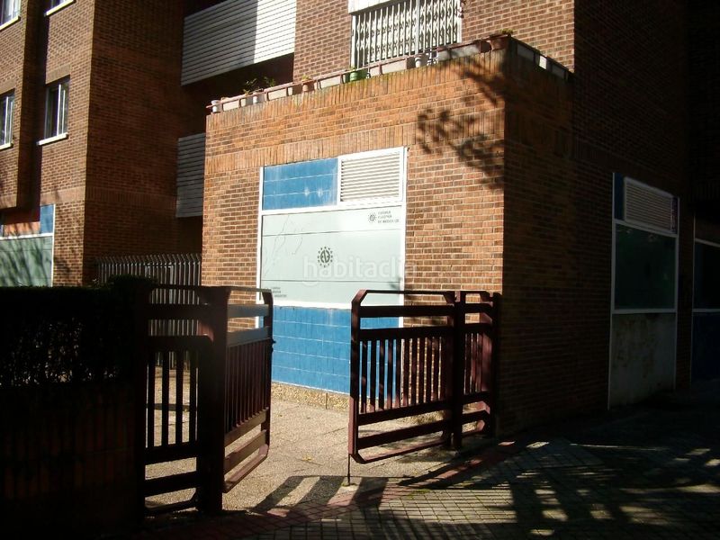 Foto 1a809e9e-d69c-4dd4-9324-fc0afbff6d16. Oficina en calle 15 local comercial de 216 m² construidos en alquiler con posibilidad de división en dos locales.
1 local de aproximadamente 60m²y ot en Valladolid