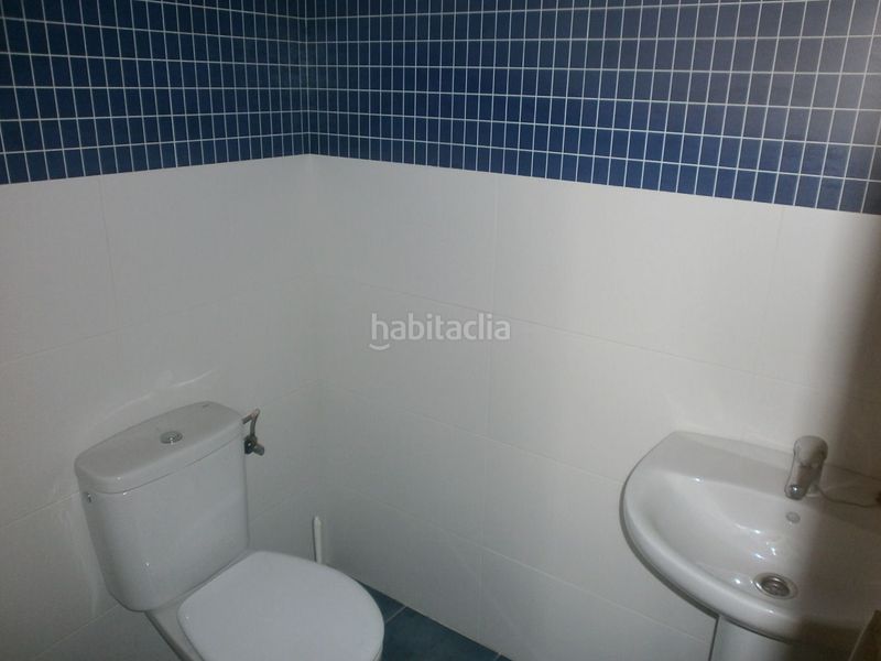 Foto 210be0f6-df95-4fda-813c-b5d0abf940ab. Oficina en calle 15 local comercial de 216 m² construidos en alquiler con posibilidad de división en dos locales.
1 local de aproximadamente 60m²y ot en Valladolid