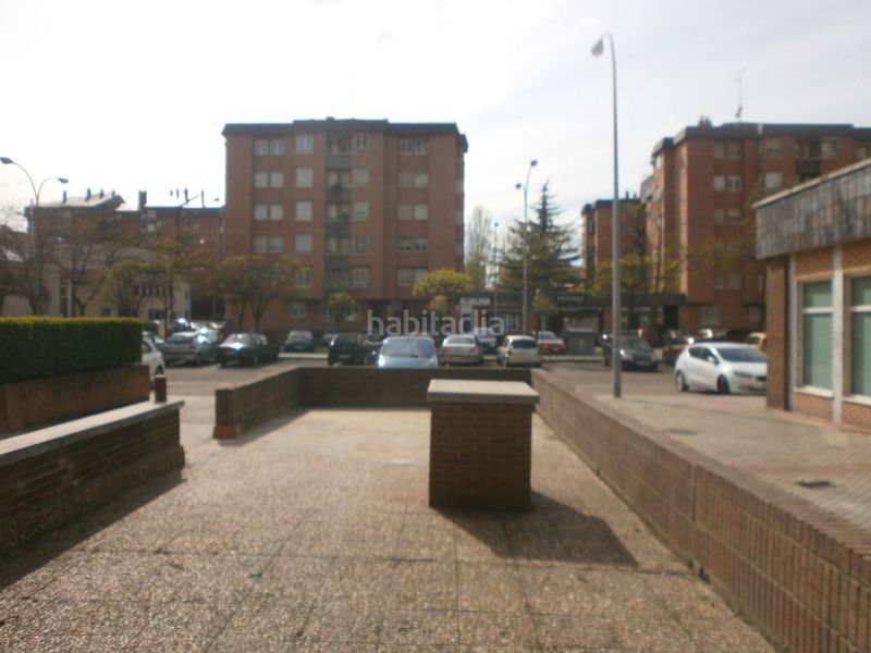 Foto 34d79420-4387-407e-848f-5ffd0a5bae18. Oficina en calle 15 local comercial de 216 m² construidos en alquiler con posibilidad de división en dos locales.
1 local de aproximadamente 60m²y ot en Valladolid