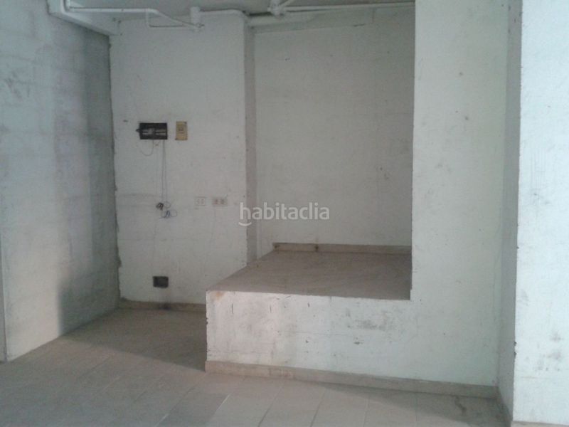 Foto a18a7b65-e509-4d9c-a7e9-06d6e8ba100e. Oficina en calle 15 local comercial de 216 m² construidos en alquiler con posibilidad de división en dos locales.
1 local de aproximadamente 60m²y ot en Valladolid