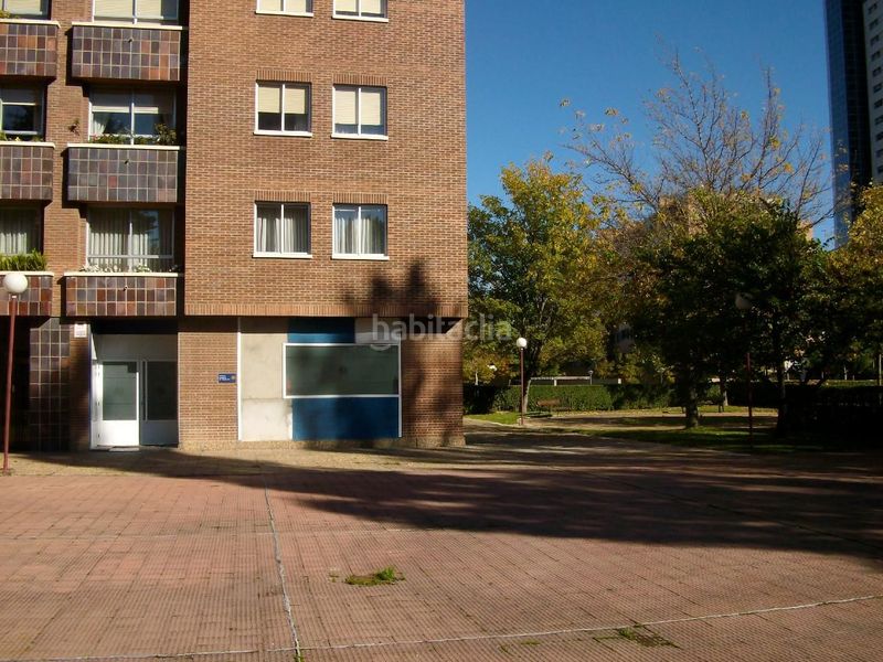 Foto c0cff169-8383-4426-99ab-5c8dc6eee5b0. Oficina en calle 15 local comercial de 216 m² construidos en alquiler con posibilidad de división en dos locales.
1 local de aproximadamente 60m²y ot en Valladolid
