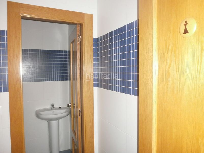 Foto e26e6efa-a7b4-48d3-bbeb-b7d8e06a3c9f. Oficina en calle 15 local comercial de 216 m² construidos en alquiler con posibilidad de división en dos locales.
1 local de aproximadamente 60m²y ot en Valladolid