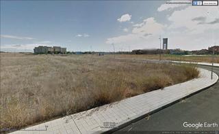 Wohngrundstück in Benavente. Parcela 7.7 de 381,39 m2, en esquina en la calle doctora laura i