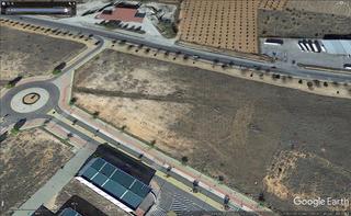 Solar industrial en Avenida holanda 376. Parcela comercial de 13.400 m2 en parque empresarial entrecamino