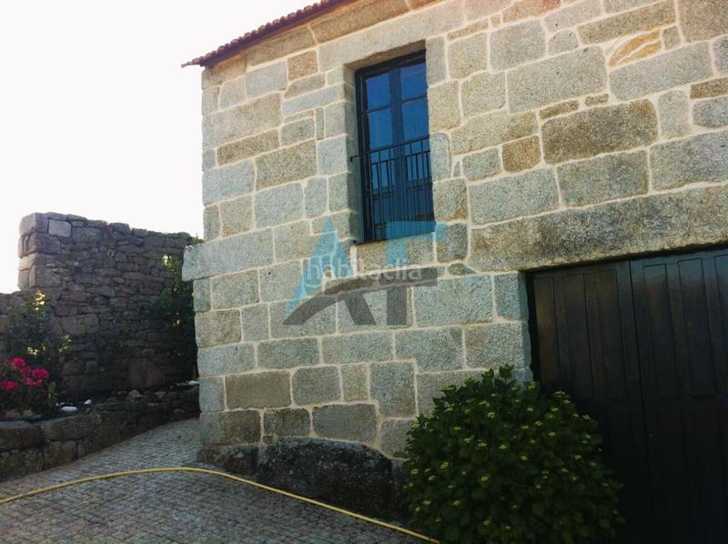 Foto 0d8f9a51-af83-42a0-b896-c963a800ffb2. Xalet amb calefacció aparcament a Beade