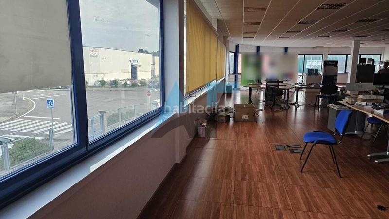 Foto a954ab36-2137-4a3d-a4ce-700f65975f64. Bâtiment à usage industriel dans Vilamarín