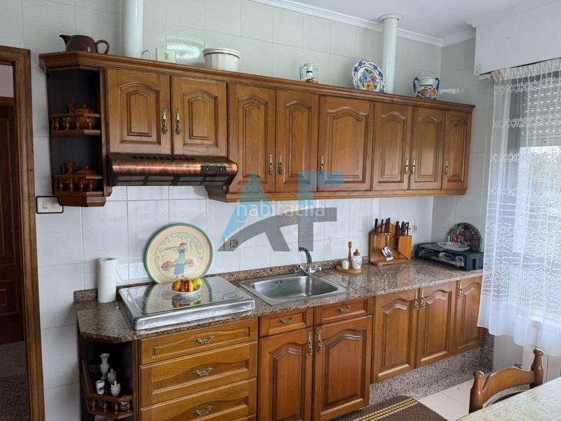 Foto e8da7761-a777-4c3f-b11d-d64267ae6850. Casa amb calefacció aparcament a Maceda