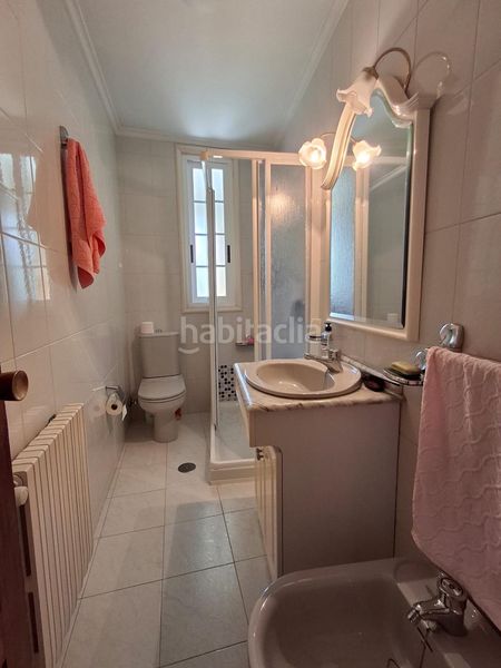 Foto cc80b4fa-6a97-40d8-87f6-d93b2b42328a. Casa a Universidad Ourense