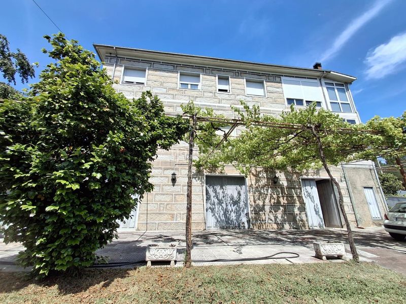 Foto 390634b2-eb06-4086-8001-8aa37485a9a4. Casa amb calefacció aparcament a Vistahermosa Ourense