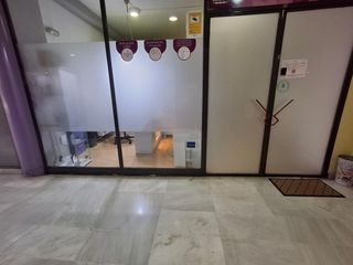 Lloguer Local Comercial a Couto. Excelente local comercial en alquiler en galeria de calle de erv