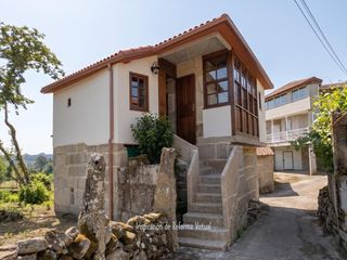 Masia a San Cristovo de Cea. Casa de piedra para reformar con terreno en san cristóbal de cea