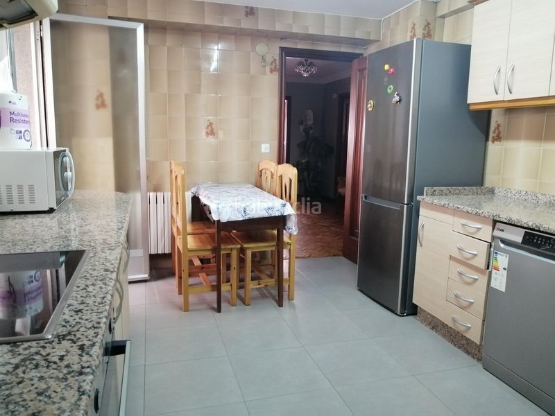 Foto cba9fc2e-2d48-4c4f-81d7-a4a423b73674. Pis amb aparcament a Centro Ourense