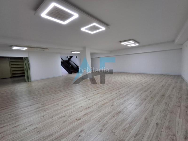 Foto ab8cf479-bca8-43d7-8abd-9990bff2a9bd. Alquiler local comercial en Centro Ourense