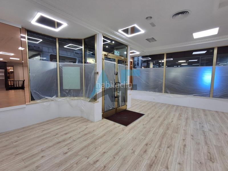 Foto a24d7f53-8d9b-474f-80ce-57f101081891. Lloguer local comercial a Centro Ourense