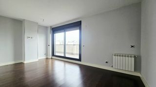 Location Attique  María de las mercedes de borbón. Atico en alquiler en valdebebas, 2 dormitorios.