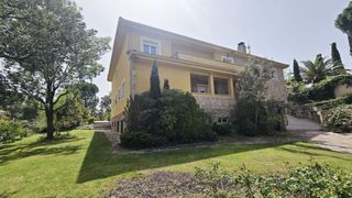 Rent Chalet  Parque. Chalet en alquiler en santo domingo, 6 dormitorios.