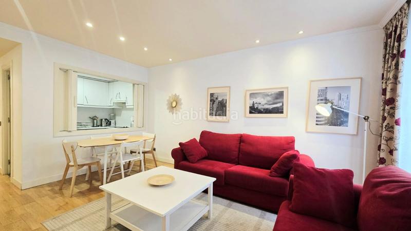 Foto f4fbbe1d-209d-4d30-ae58-63e5f76d4b77. Rent flat with heating parking pool in Almagro Madrid