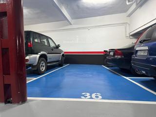 Lloguer Aparcament cotxe a De carmelitas 13. Plaza de garaje con acceso por dos puertas en plena plaza de car