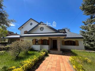 Xalet  Girasoles. Magnifico chalet para entrar a vivir en zona valdelagua , santa