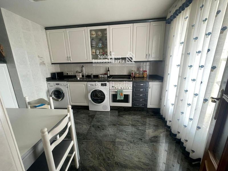 Foto d8f3b1c8-869c-495b-9ac7-b42efbd1b3e8. Casa con riscaldamento parcheggio in Villares de la Reina