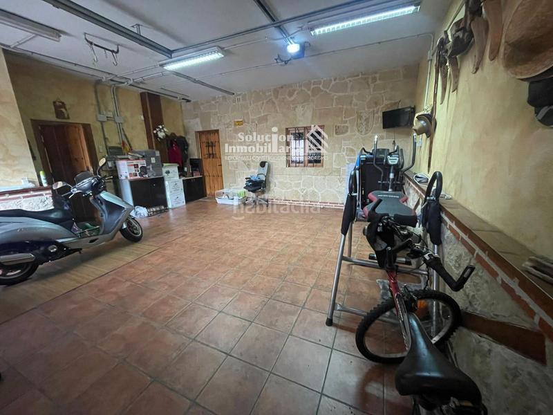 Foto dbfe2999-118a-4373-b7a0-0389f5c2a34a. Casa con riscaldamento parcheggio in Villares de la Reina