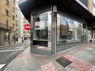 Lloguer Local Comercial  Avenida mirat. Magnifico local comercial en alquiler en plena avenida mirat!!