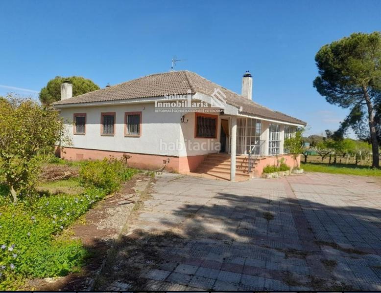 Foto 072b7db3-2489-45c9-bfec-6cdc63665ad1. Chalet gran chalet independiente , con amplia parcela, piscina y bodega!! en Valdunciel