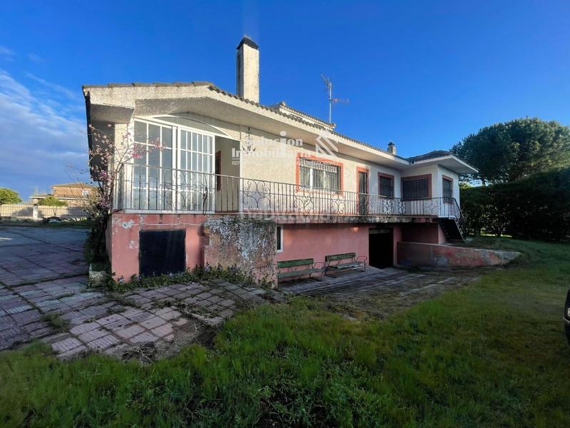 Foto 396da35a-66b2-4867-846a-f40e9b2baedd. Chalet gran chalet independiente , con amplia parcela, piscina y bodega!! en Valdunciel