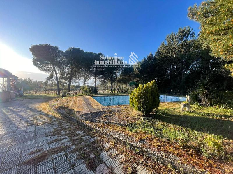 Foto b6a1f5e7-9f2b-4a81-948c-23cc639505a4. Chalet gran chalet independiente , con amplia parcela, piscina y bodega!! en Valdunciel
