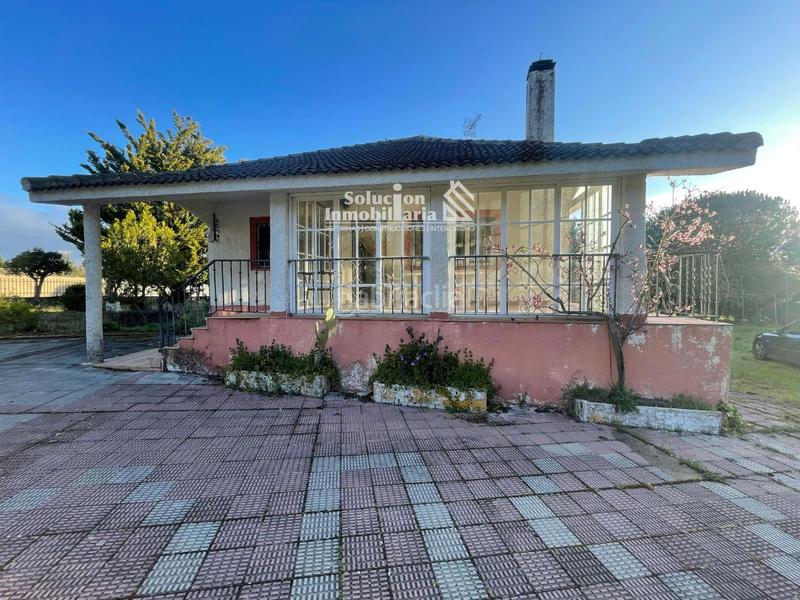 Foto e5cbe2f2-e8c4-4ac4-990f-7213bbceb69c. Chalet gran chalet independiente , con amplia parcela, piscina y bodega!! en Valdunciel