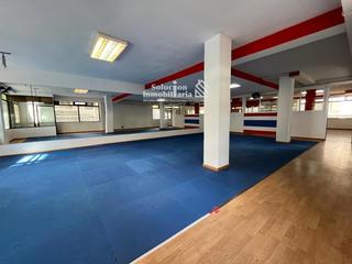 Rent Business premise in Chinchibarra. Amplio local comercial en garrido norte junto a las piscinas!!