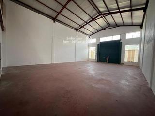 Rent Industrial building in Rollo - Puente Ladrillo. Amplia nave industrial en pleno paseo del rollo!!